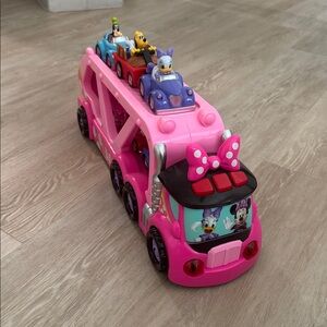 Minnie Mouse Semi truck